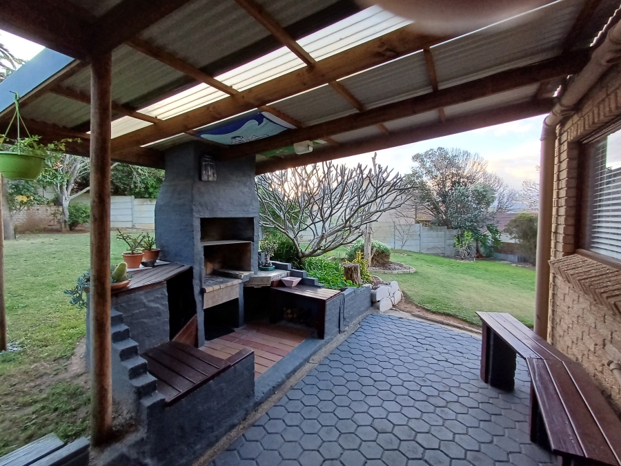 4 Bedroom Property for Sale in Hartenbos Heuwels Western Cape